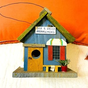 New Mint Condition Bird House